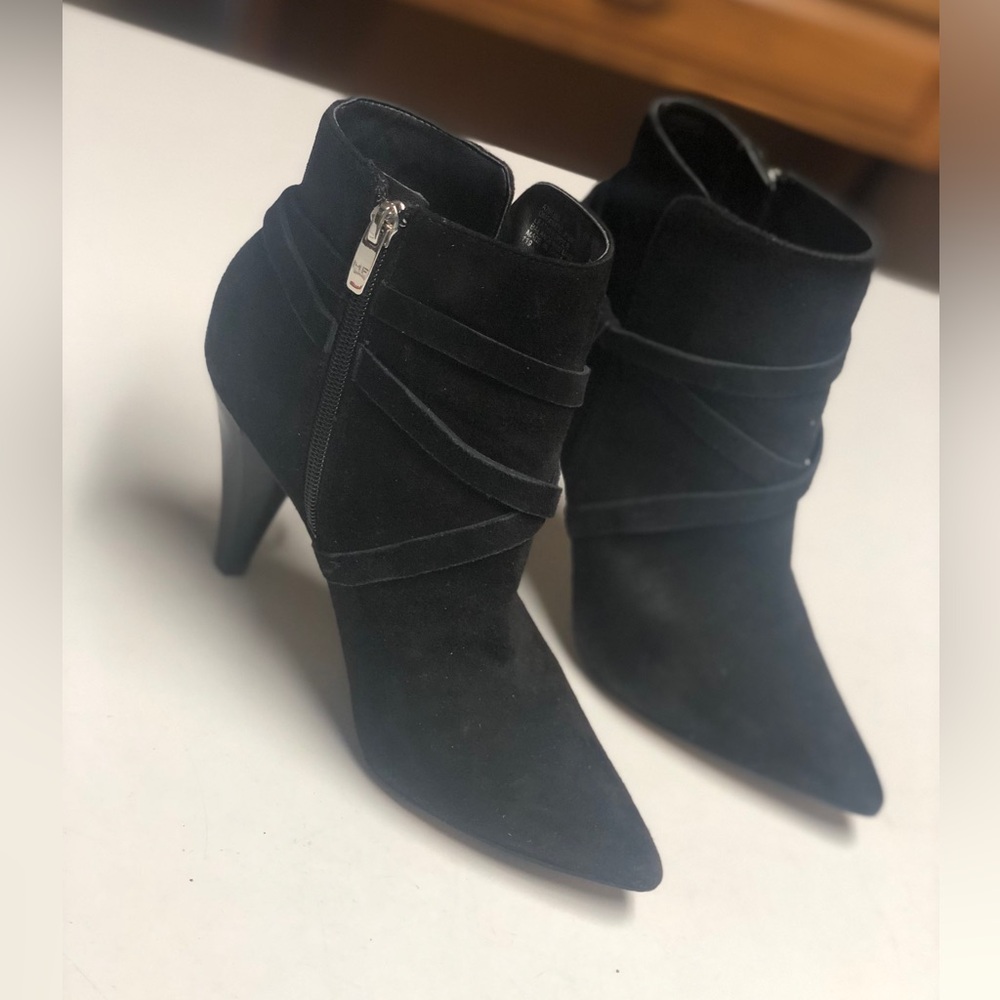 Marc Fisher Size 7.5 M Black Pointed-Toe Suede Booties W/Wrapped Strap Detailing